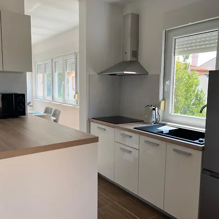 Ventana Pool - 스타라 노발랴