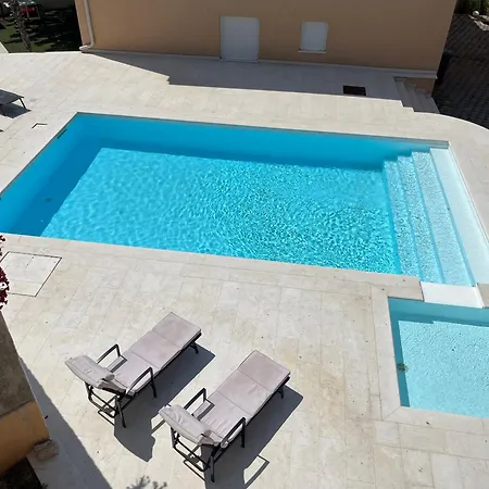 Ventana Pool - דירה