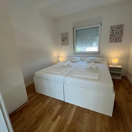 Ventana Pool - 스타라 노발랴